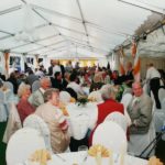 Zeltlandschaft Festzelt Partyzelt Pagodenzelt Gäste beim Sommerfest in Siersse